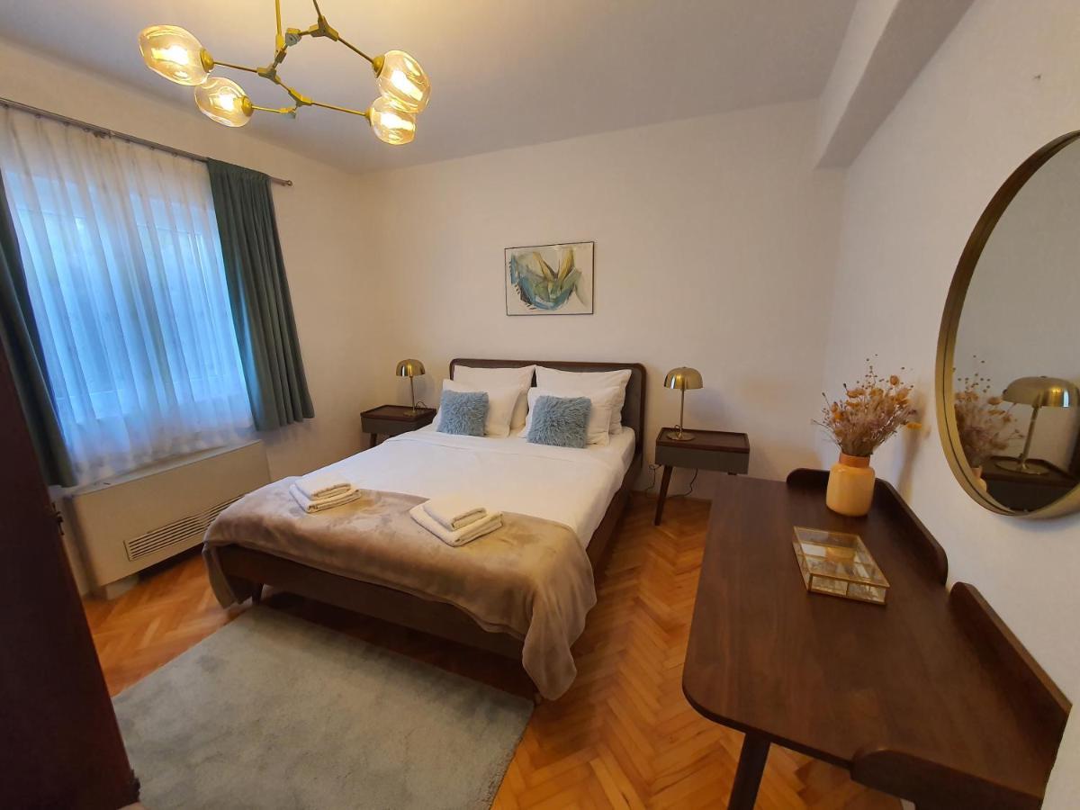 Apartments Dvor - Ap1, Ap2, Ap3 Baška Voda Екстериор снимка