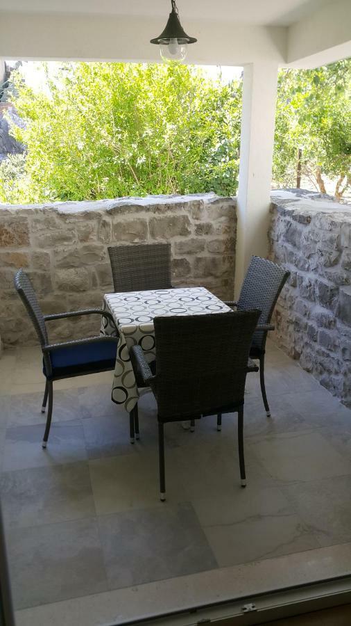 Apartments Dvor - Ap1, Ap2, Ap3 Baška Voda Екстериор снимка