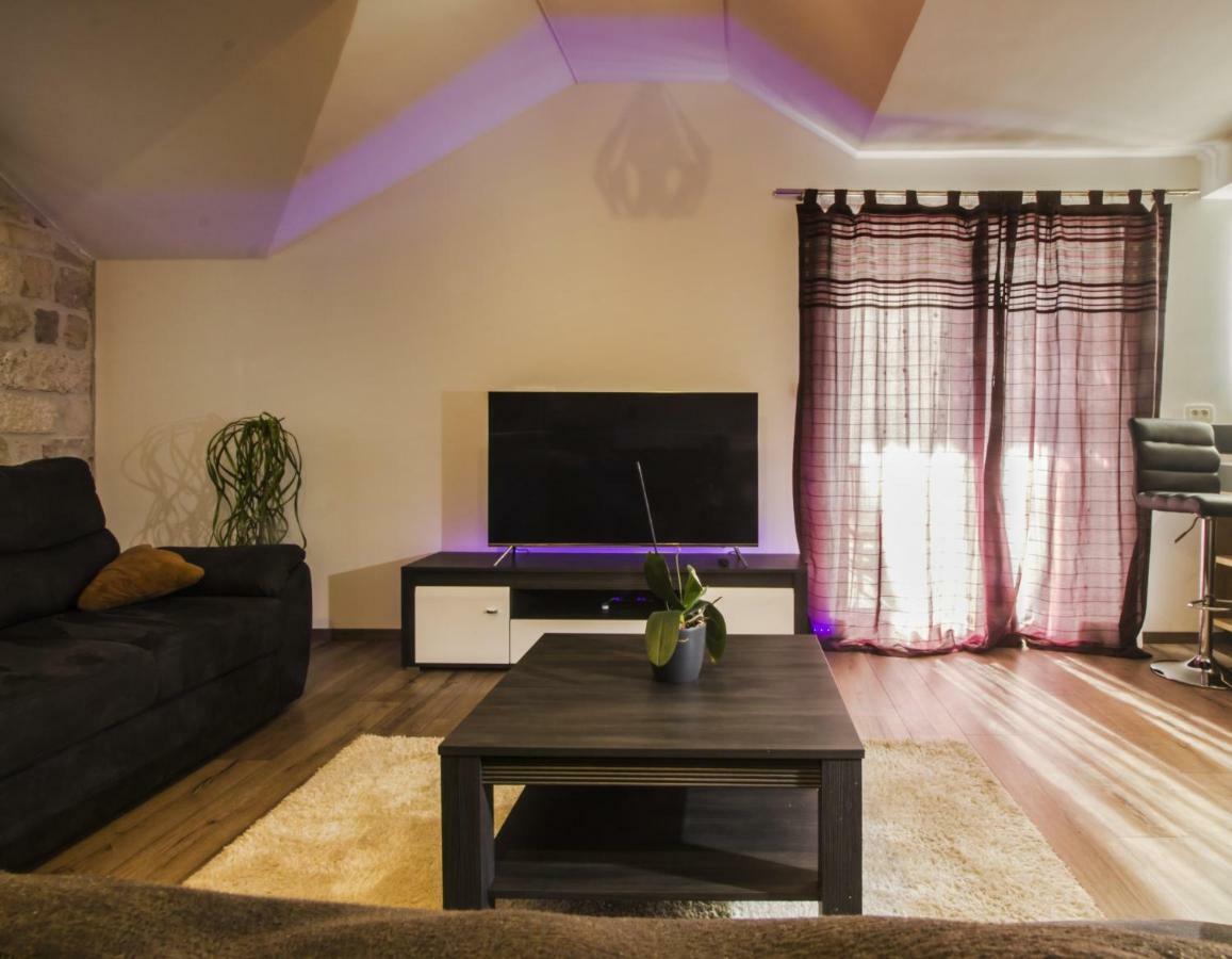 Apartments Dvor - Ap1, Ap2, Ap3 Baška Voda Екстериор снимка