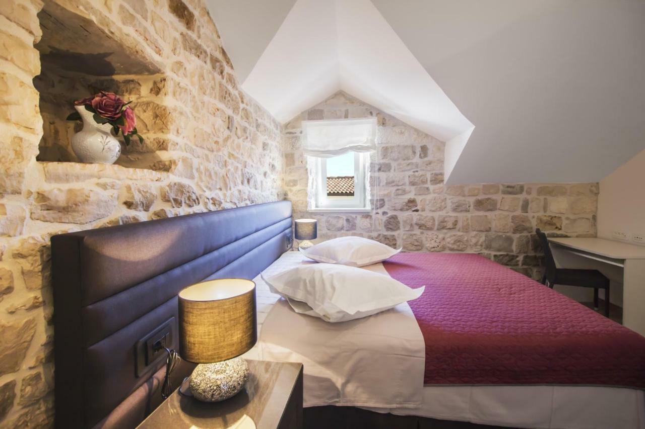 Apartments Dvor - Ap1, Ap2, Ap3 Baška Voda Екстериор снимка