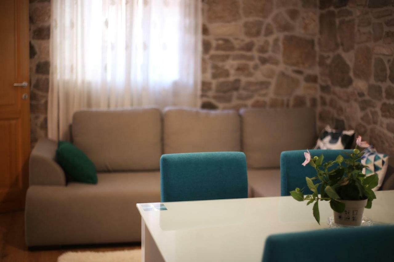 Apartments Dvor - Ap1, Ap2, Ap3 Baška Voda Екстериор снимка
