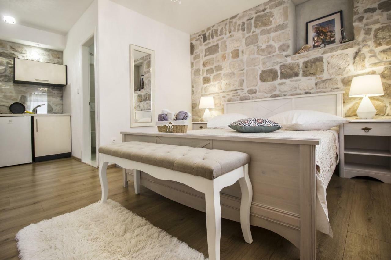 Apartments Dvor - Ap1, Ap2, Ap3 Baška Voda Екстериор снимка
