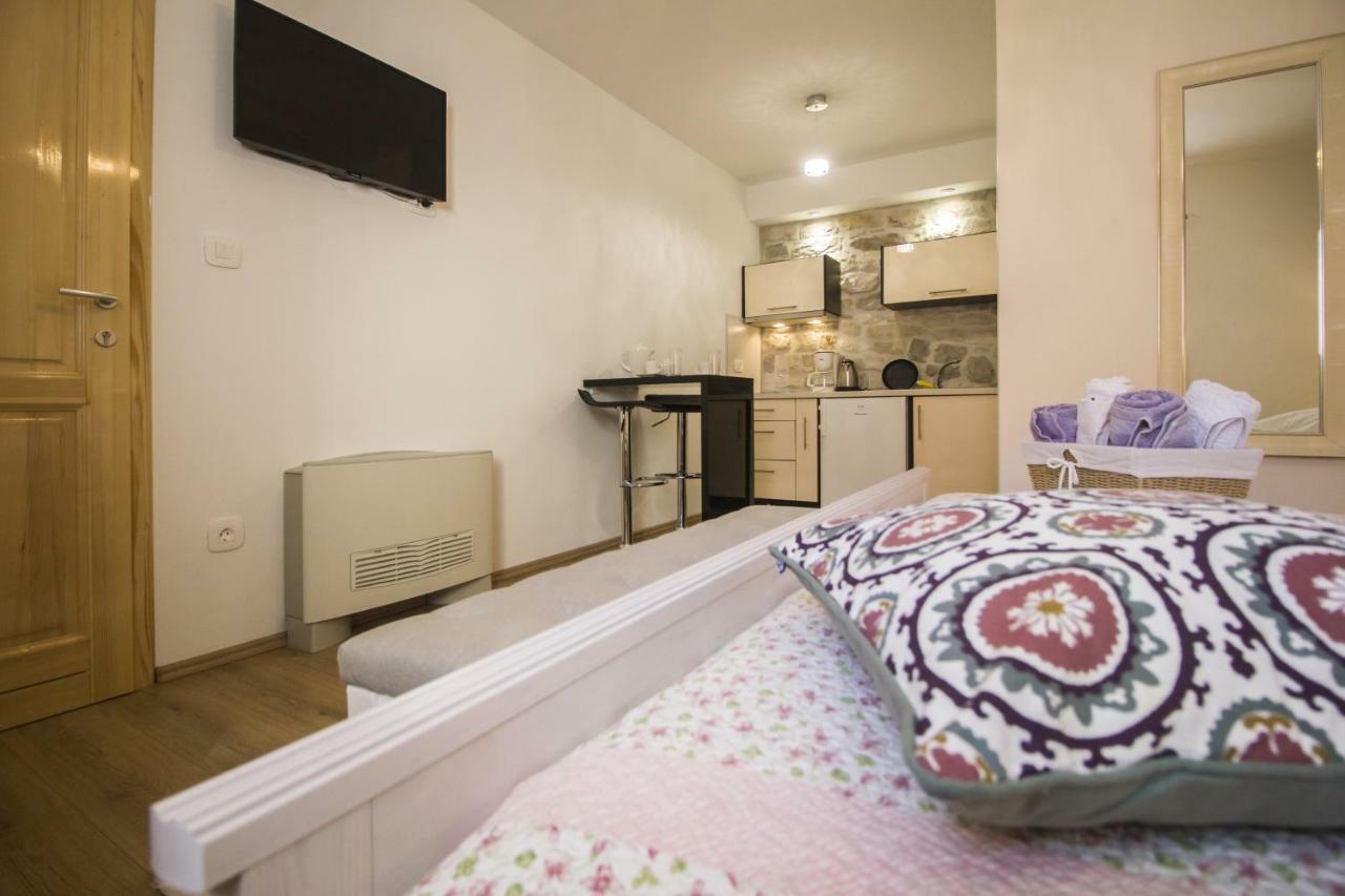 Apartments Dvor - Ap1, Ap2, Ap3 Baška Voda Екстериор снимка