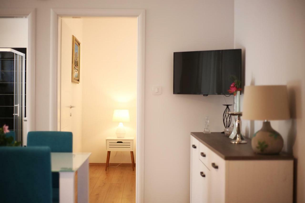 Apartments Dvor - Ap1, Ap2, Ap3 Baška Voda Екстериор снимка