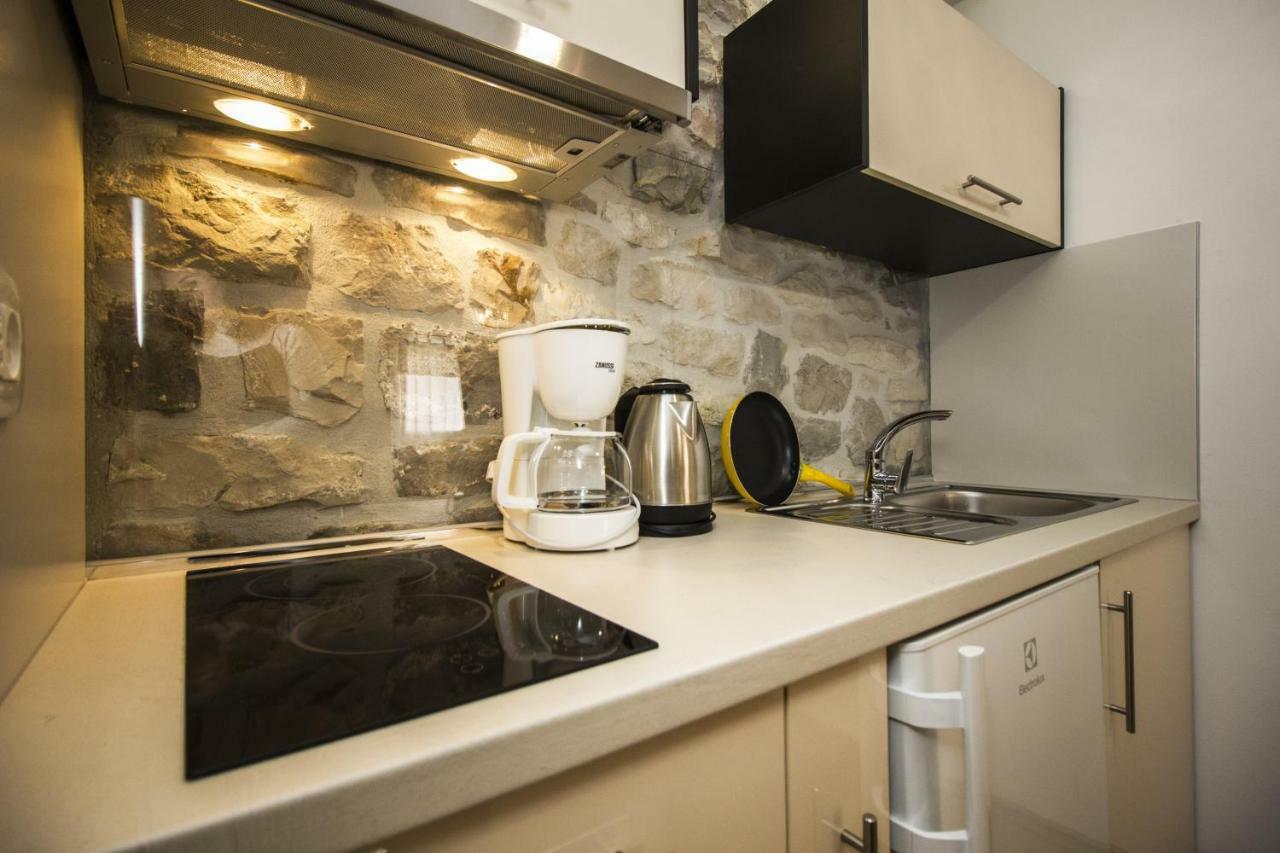 Apartments Dvor - Ap1, Ap2, Ap3 Baška Voda Екстериор снимка
