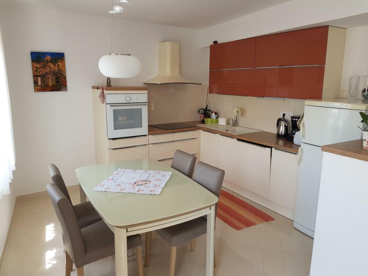 Apartments Dvor - Ap1, Ap2, Ap3 Baška Voda Екстериор снимка