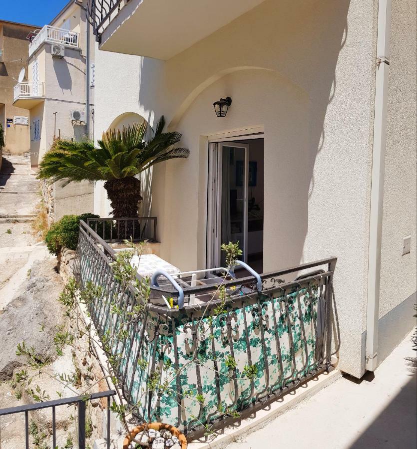 Apartments Dvor - Ap1, Ap2, Ap3 Baška Voda Екстериор снимка