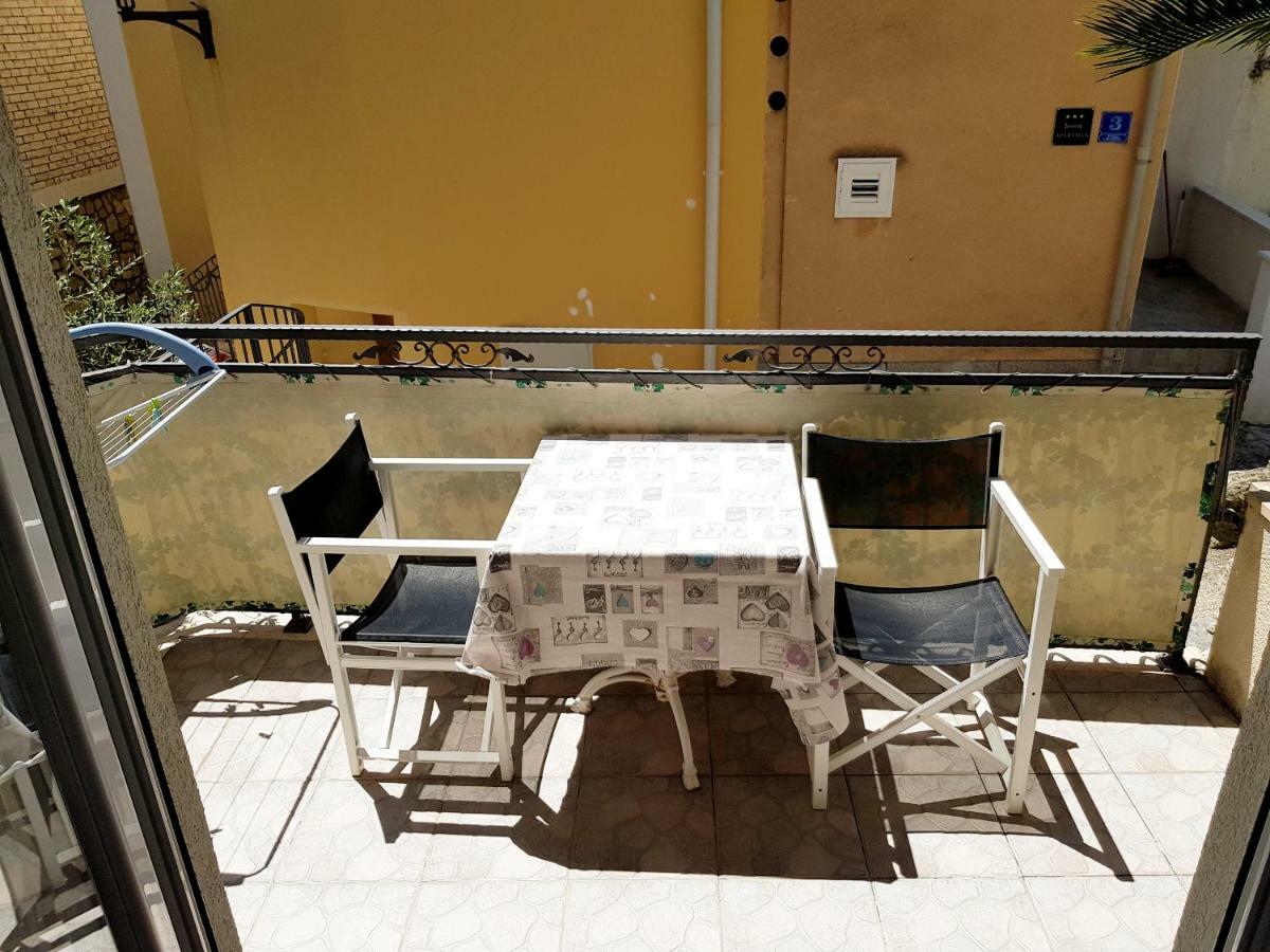 Apartments Dvor - Ap1, Ap2, Ap3 Baška Voda Екстериор снимка